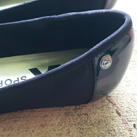 Like new "Anne Klein" sport black flats with silver chain on toe section - Picture 9 of 11